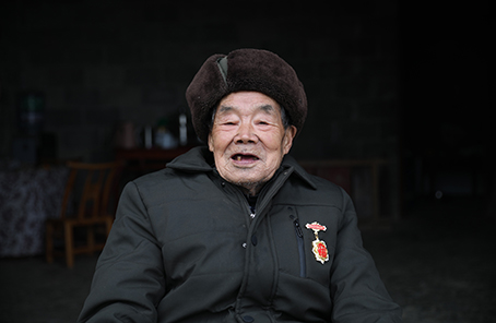“死守陣地，決不能后退一寸”——記抗美援朝老兵黃忠茂