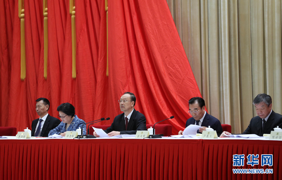 9月6日，政協(xié)第十二屆全國(guó)委員會(huì)優(yōu)秀提案和先進(jìn)承辦單位表彰會(huì)在北京召開(kāi)。中共中央書(shū)記處書(shū)記、全國(guó)政協(xié)副主席杜青林出席并講話(huà)，全國(guó)政協(xié)副主席兼秘書(shū)長(zhǎng)張慶黎主持會(huì)議。新華社記者 王曄 攝