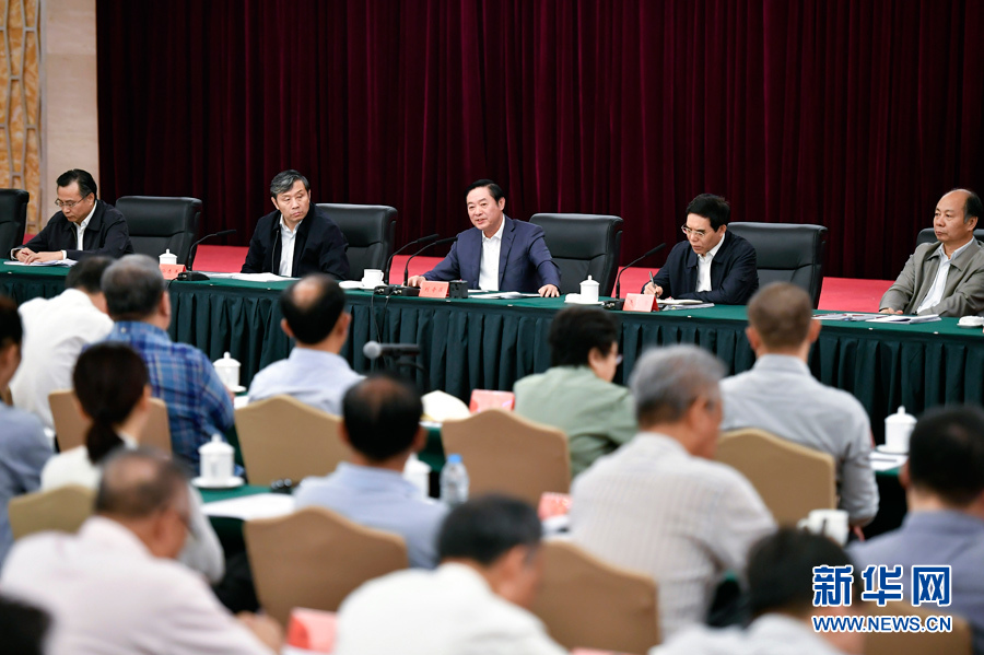 9月7日，中共中央政治局委員、中央書記處書記、中宣部部長劉奇葆在北京出席全國電視劇工作座談會并講話。 新華社記者 燕雁 攝

