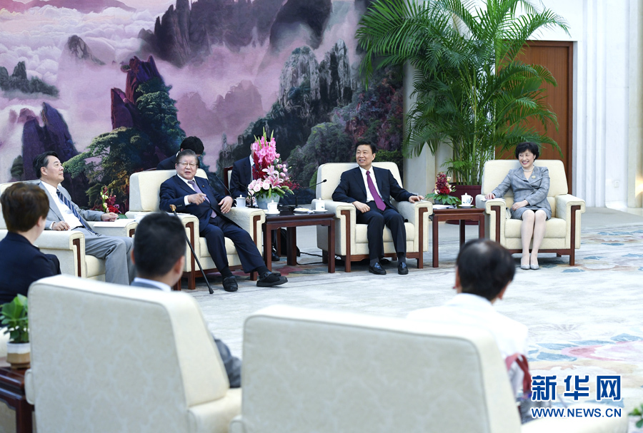 9月20日，國(guó)家副主席李源潮在北京會(huì)見(jiàn)由黨的最高顧問(wèn)、前眾議長(zhǎng)橫路孝弘率領(lǐng)的日本民進(jìn)黨政治家代表團(tuán)。 新華社記者 張領(lǐng) 攝 