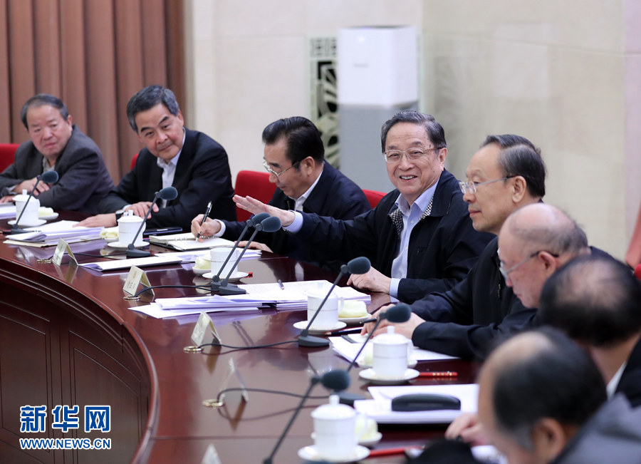 11月16日，全國政協(xié)在北京召開第75次雙周協(xié)商座談會，圍繞“推進(jìn)糧食定價機(jī)制、補(bǔ)貼政策和收儲制度改革”建言獻(xiàn)策。全國政協(xié)主席俞正聲主持會議并講話。新華社記者 鞠鵬 攝