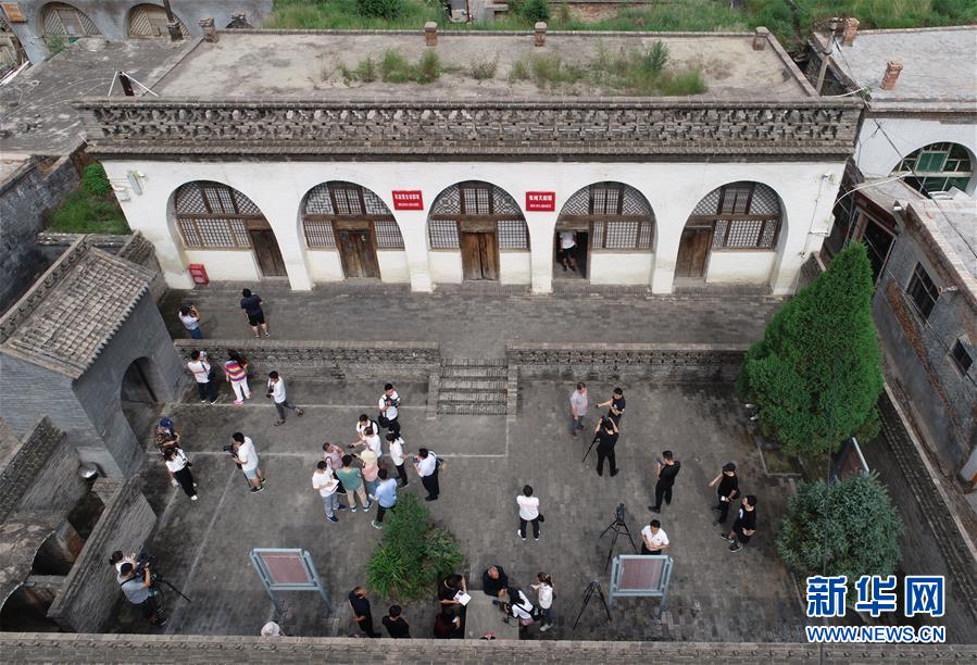 （新華全媒頭條·壯麗70年·奮斗新時(shí)代——記者再走長征路·圖文互動(dòng)）（1）紅星，從這里照耀中國——陜北見證中國革命的歷史轉(zhuǎn)折