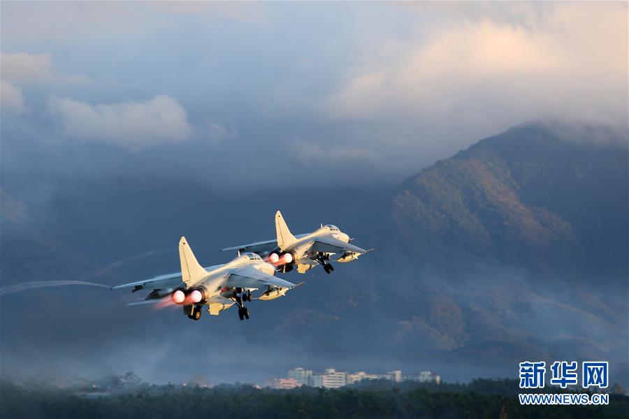 （新華全媒頭條·圖文互動(dòng)）（2）沿著中國(guó)特色強(qiáng)軍之路闊步前進(jìn)——黨中央、中央軍委領(lǐng)導(dǎo)推進(jìn)國(guó)防和軍隊(duì)建設(shè)70年紀(jì)實(shí)