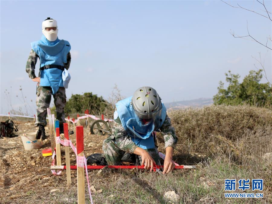 （新華全媒頭條·圖文互動(dòng)）（12）沿著中國(guó)特色強(qiáng)軍之路闊步前進(jìn)——黨中央、中央軍委領(lǐng)導(dǎo)推進(jìn)國(guó)防和軍隊(duì)建設(shè)70年紀(jì)實(shí)