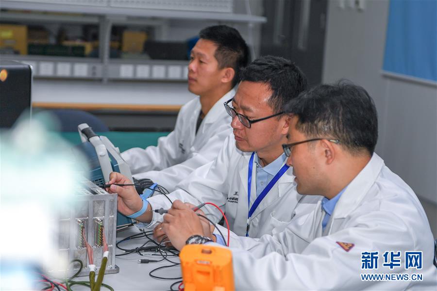 （在習(xí)近平新時代中國特色社會主義思想指引下——新時代新作為新篇章·習(xí)近平總書記關(guān)切事·圖文互動）（2）終不悔為國為民，攀高峰只爭朝夕——來自科學(xué)家們的動人故事