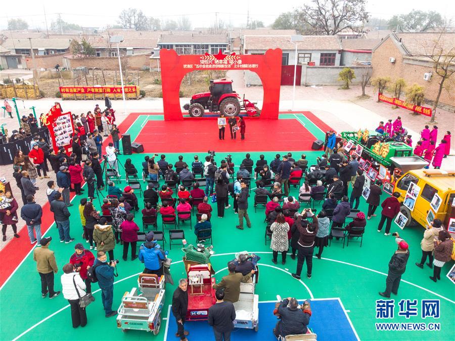 （五中全會精神在基層·圖文互動）（1）天津、福建、廣東、云南等地創(chuàng)新形式讓黨的十九屆五中全會精神“飛入尋常百姓家”