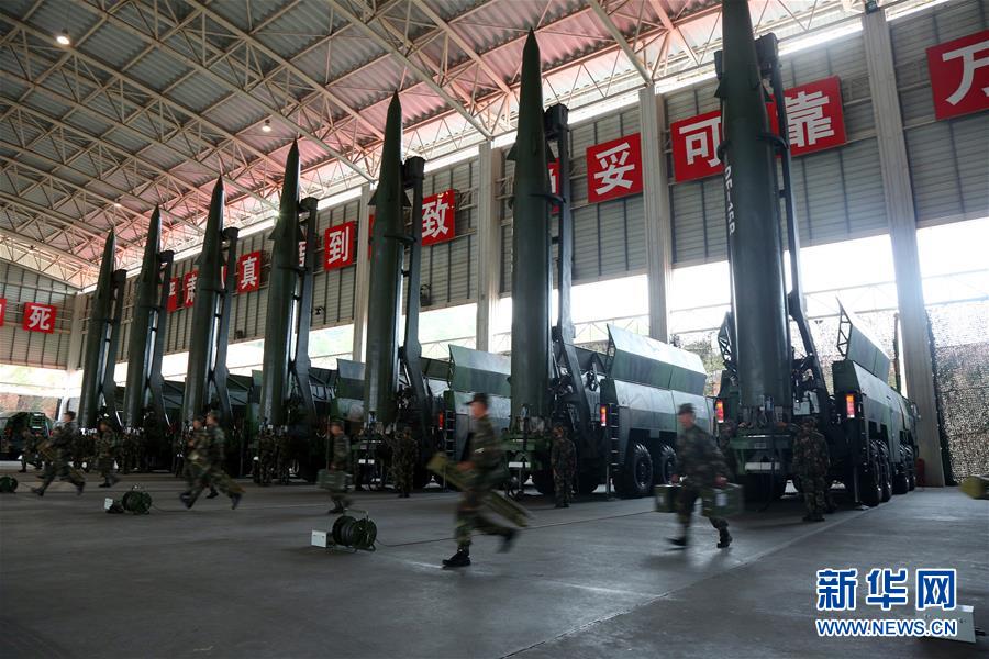 （新華全媒頭條·圖文互動(dòng)）（11）沿著中國特色強(qiáng)軍之路闊步前進(jìn)——黨中央、中央軍委領(lǐng)導(dǎo)推進(jìn)國防和軍隊(duì)建設(shè)70年紀(jì)實(shí)