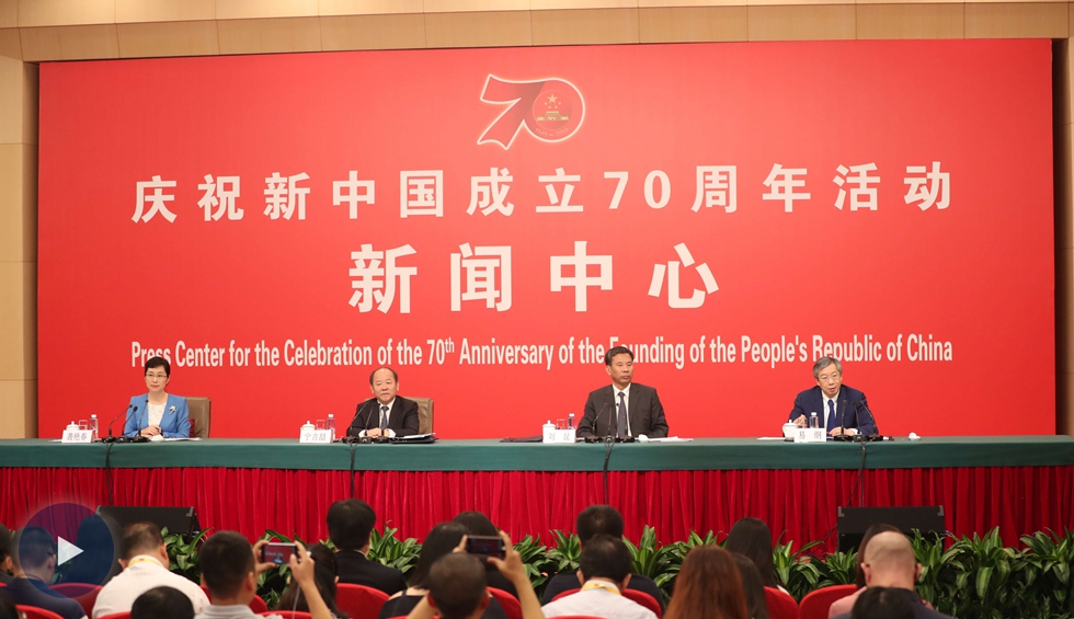 以新發(fā)展理念為引領(lǐng)，推進(jìn)中國經(jīng)濟(jì)平穩(wěn)健康可持續(xù)發(fā)展