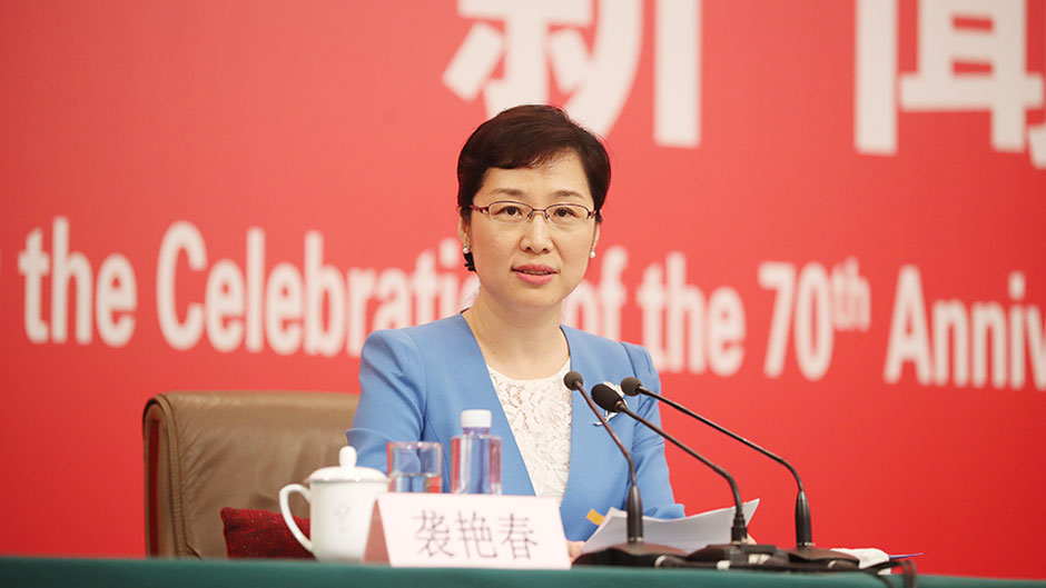 國新辦新聞局副局長、新聞發(fā)言人襲艷春