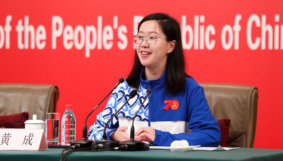 志愿者代表、清華大學(xué)經(jīng)濟管理學(xué)院四年級博士生黃成介紹相關(guān)情況