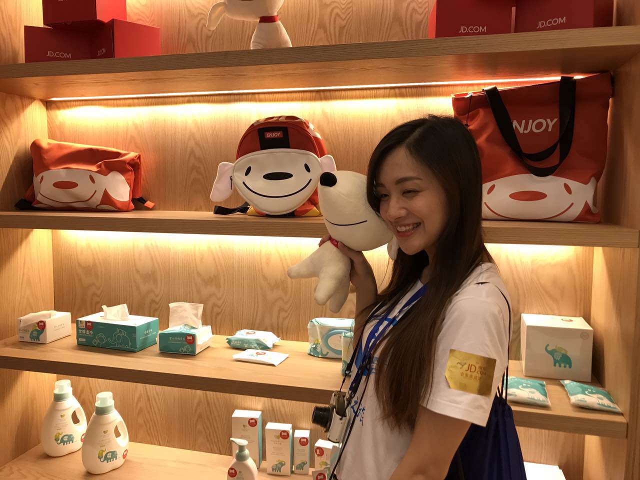 臺(tái)灣學(xué)生參訪(fǎng)京東集團(tuán)