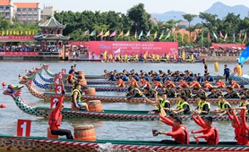 2018海峽兩岸龍舟賽開幕，53支隊(duì)伍競渡   組圖