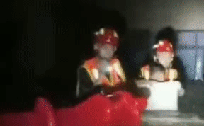 整理箱變小船 小朋友，消防員叔叔來了！