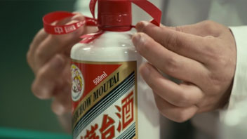 “抱團(tuán)松動”！機(jī)構(gòu)慌了？有人急忙賣茅臺，有人連夜看周期